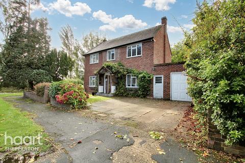Range Way, Shepperton 4 bed detached house for sale