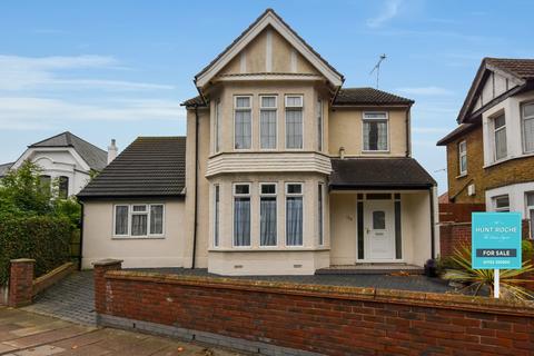 Ness Road, Shoeburyness, Essex, SS3 4 bed detached house for sale