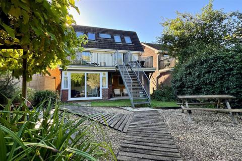 Hazel Avenue, Braunton EX33 4 bed house for sale