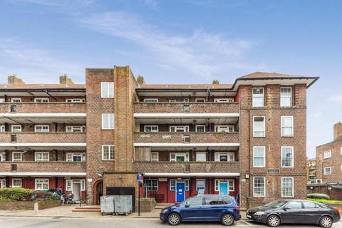 Shadwell Gardens, London 3 bed flat for sale