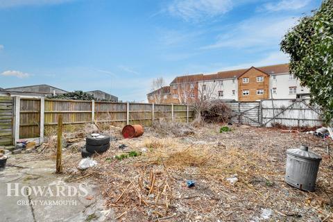 Waveney Road, Great Yarmouth 2 bed terraced house for sale