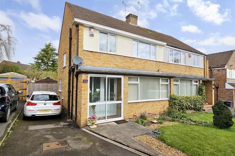 Holmwood Avenue, Kidderminster 3 bed semi
