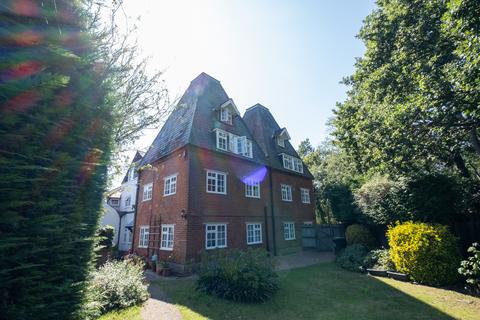 Littlebourne Road, Canterbury, CT3 2 bed flat for sale