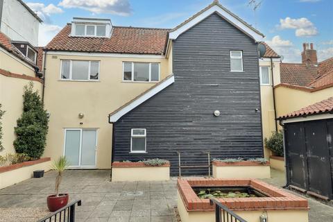 Gun Lane, Lowestoft NR32 2 bed apartment for sale
