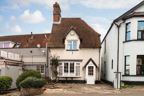 The Street, Ashtead KT21 3 bed semi