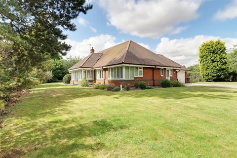 Stockbridge Road, Elloughton 3 bed detached bungalow for sale