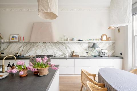 Bassett Road, London W10 3 bed flat for sale