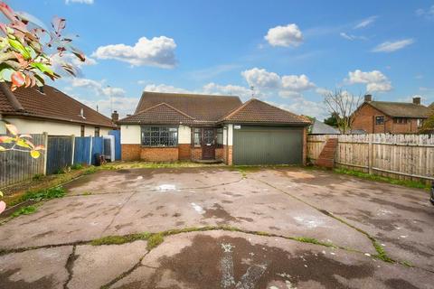 Long Road, Canvey Island SS8 3 bed bungalow for sale