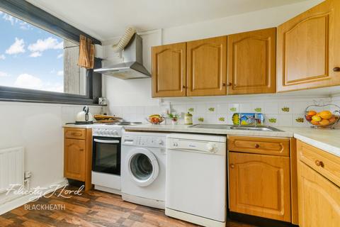 Nightingale Vale, London 2 bed flat for sale