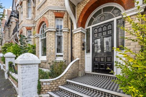 Cambridge Road, Hove, East Sussex, BN3 1 bed flat for sale