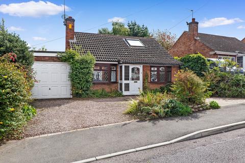 52 Elbury Park Road, Worcester.  WR4 9BH 4 bed detached bungalow for sale