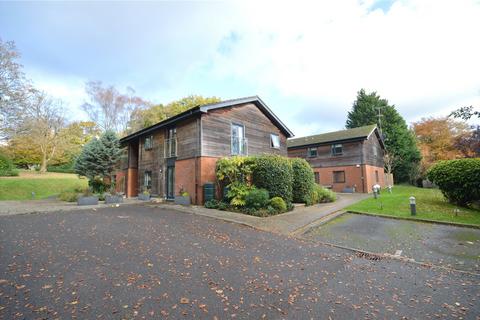 Wispers Park, Haslemere, Surrey, GU27 2 bed apartment for sale