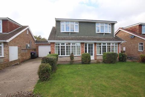GRAINSBY AVENUE, HOLTON LE CLAY 3 bed detached house for sale