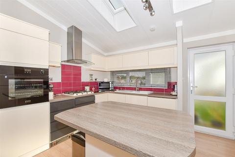 Peninsula Crescent, Hoo, Rochester, Kent 2 bed park home for sale