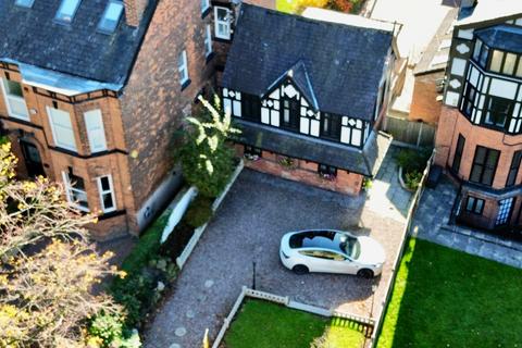 a Half Edge Lane, Eccles, Manchester 3 bed semi