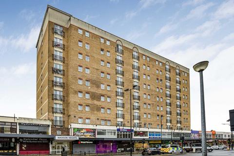 High Street, Hounslow TW3 2 bed flat for sale
