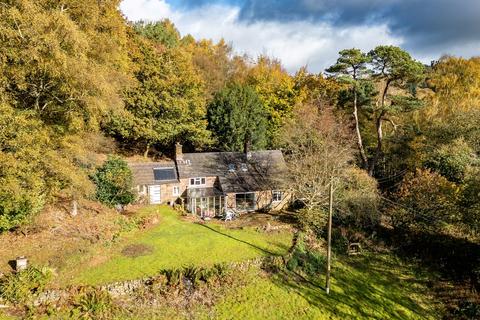 Rakesdale, Alton 3 bed detached house for sale