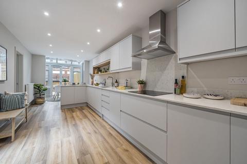 Cadogan Gardens, Off Calverley Road, TN1 4 bed end of terrace house for sale