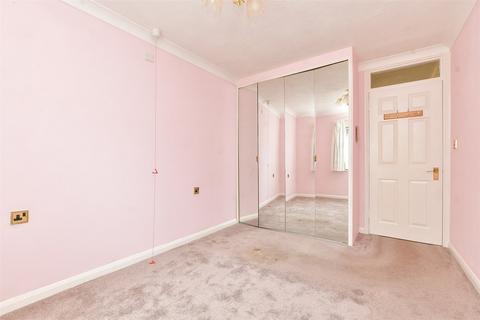 Wickham Road, Shirley, Croydon, Surrey 2 bed ground floor flat for sale