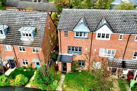 Evergreen Avenue, Horwich, Bolton 4 bed semi