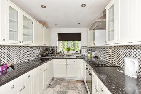 The Broadway, Broadstairs, Kent 2 bed maisonette for sale