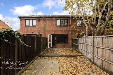 Claire Place, London 2 bed terraced house for sale