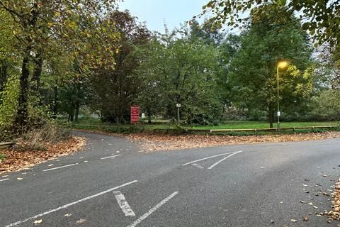 Manor Place, Staines