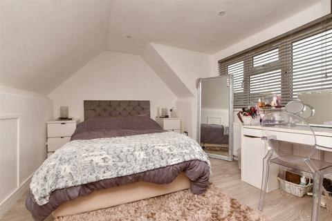 North Street, Leatherhead, Surrey 2 bed flat for sale