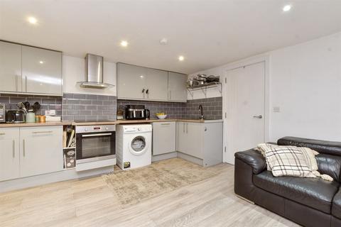 North Street, Leatherhead, Surrey 2 bed flat for sale
