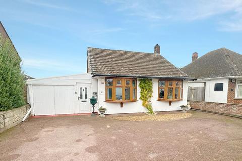 Grafton Road, Rushden NN10 2 bed bungalow for sale