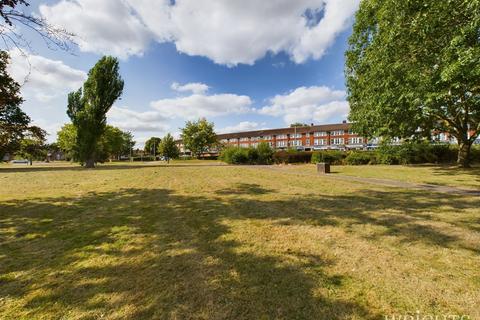 Cole Green Lane, Welwyn Garden City AL7 1 bed flat for sale