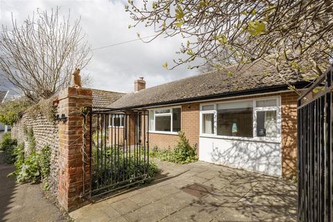 Woodleys Yard, Southwold IP18 3 bed detached bungalow for sale