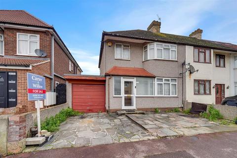 Manor Road, Dagenham, Essex 3 bed end of terrace house for sale
