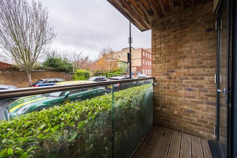 Shepherd Court, E14, Docklands... 1 bed flat for sale