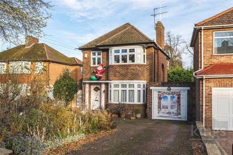 Clifton Gardens, Enfield 3 bed detached house for sale