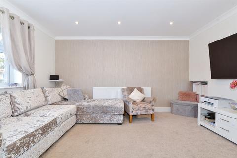 Pembroke Road, Coxheath, Maidstone, Kent 3 bed semi