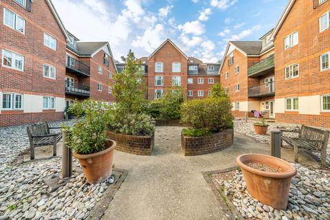 Dorchester Court, Camberley 2 bed flat for sale