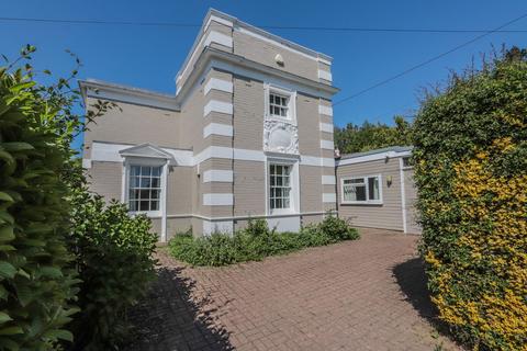 Available With No Onward Chain In... 4 bed detached house for sale