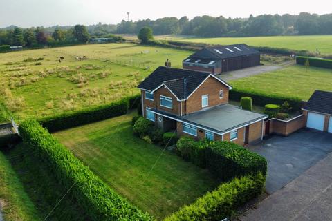 Dunswell Road, HU16 4JS 3 bed detached house for sale