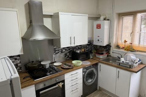 Albany Road, Romford RM6 2 bed maisonette for sale