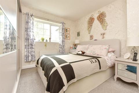 Randalls Park Avenue, Leatherhead... 3 bed semi