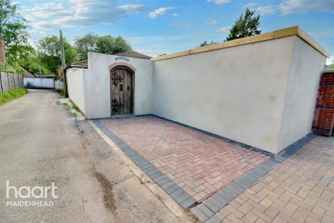 Nine Mile Ride, WOKINGHAM 1 bed barn conversion for sale