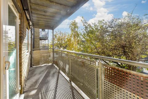Lockwood Place, Chingford 2 bed flat for sale