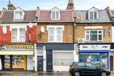 Whittington Road, Wood Green, London... 3 bed apartment for sale