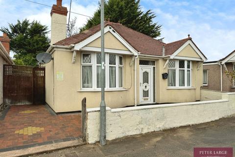 12 Hadley Crescent, Rhyl, LL18 4AU 2 bed detached bungalow for sale