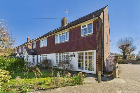 High Street, Pevensey BN24 3 bed semi