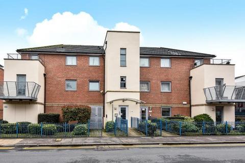 High Wycombe,  Buckinghamshire,  HP11 2 bed flat for sale