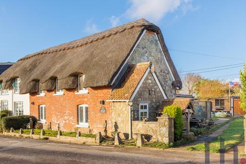 West Street, Ventnor PO38 3 bed cottage for sale