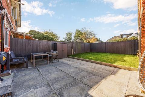 Canada Road, Acton 2 bed flat for sale