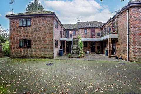 Longmead, Liss, Hampshire, GU33 1 bed maisonette for sale
